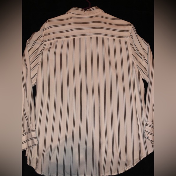 Tahari womens button up shirt - Picture 3 of 4